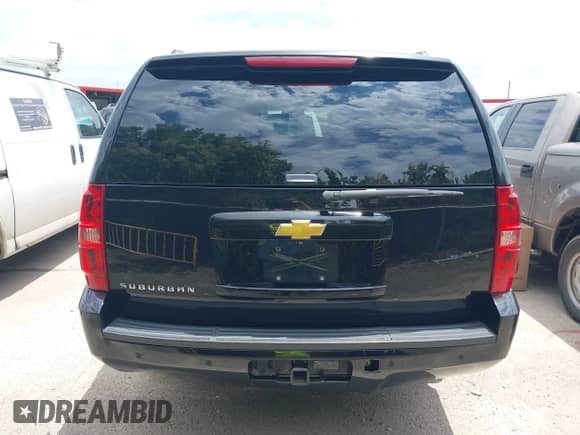 2014 Chevrolet Suburban LT z VIN 1GNSCJE09ER246246, wystawiony jako IAAI lot #42362059 z przebiegiem 321 684 mil mil oraz . Historia ofert i sprzedaży dostępna na DreamBid. Obrazek 16.