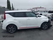 ✅ 2020 Kia Soul GT-Line • VIN: KNDJ63AUXL7701663 • Lot: 43367980. Wystawiony na IAAI z przebiegiem 74 270 mil. Bezpłatny archiwum sprzedaży aukcyjnych z USA i szczegółowy raport historii pojazdu na DreamBid. Zdjęcie 14.
