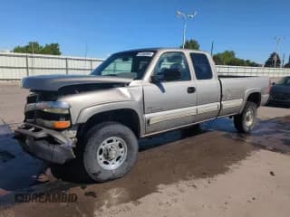 ✅ 2002 Chevrolet Silverado 2500HD LS • VIN: 1GCHK29192E266062 • Лот: 57260585. Опубликован ранее на Copart с пробегом 198 676 миль. Бесплатный доступ к архиву аукционных продаж из США и подробный отчёт об истории автомобиля на DreamBid. Изображение 1.