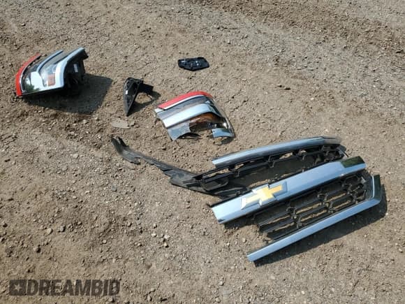 ✅ 2018 Chevrolet Silverado 1500 LS • VIN: 1GCRCNEH1JZ242142 • Лот: 60117985. Опубликован ранее на Copart с пробегом Не указан. Бесплатный доступ к архиву аукционных продаж из США и подробный отчёт об истории автомобиля на DreamBid. Изображение 12.