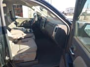 ✅ 2018 Chevrolet Silverado 1500 LT • VIN: 3GCPCREC3JG549623 • Lot: 43623946. Wystawiony na IAAI z przebiegiem 125 398 mil. Bezpłatny archiwum sprzedaży aukcyjnych z USA i szczegółowy raport historii pojazdu na DreamBid. Zdjęcie 5.