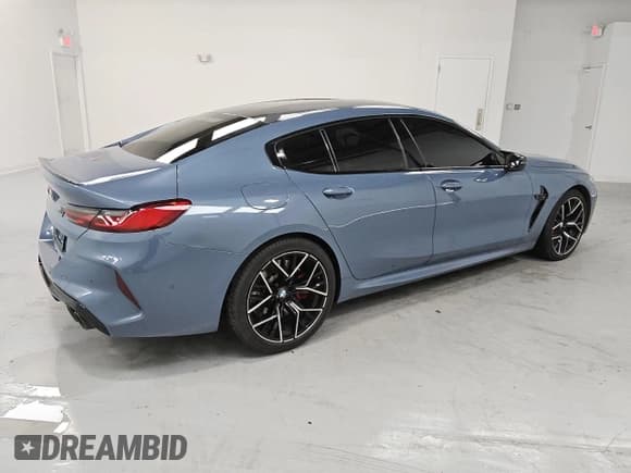 ✅ 2022 BMW M8 Competition • VIN: WBSGV0C09NCH48923 • Lot: 57902905. Wystawiony na Copart z przebiegiem 28 881 mil. Bezpłatny archiwum sprzedaży aukcyjnych z USA i szczegółowy raport historii pojazdu na DreamBid. Zdjęcie 3.