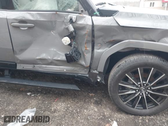 ✅ 2024 Lexus GX 550 Luxury • VIN: JTJVBCDX5R5007435 • Lot: 41908140. Wystawiony na IAAI z przebiegiem 10 147 mil. Bezpłatny archiwum sprzedaży aukcyjnych z USA i szczegółowy raport historii pojazdu na DreamBid. Zdjęcie 19.