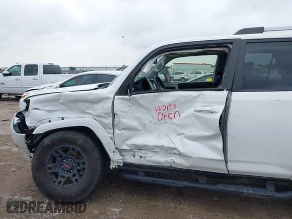 ✅ 2023 Toyota 4Runner SR5 Premium • VIN: JTENU5JR2P6126481 • Lot: 42144906. Wystawiony na IAAI z przebiegiem 35 975 mil. Bezpłatny archiwum sprzedaży aukcyjnych z USA i szczegółowy raport historii pojazdu na DreamBid. Zdjęcie 6.