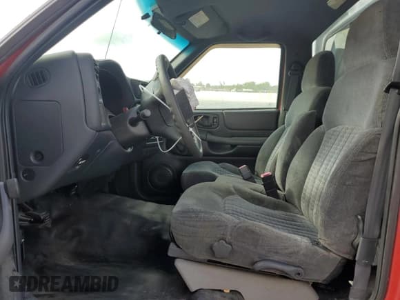 ✅ 2002 Chevrolet S-10 LS • VIN: 1GCCS145728239018 • Лот: 51535395. Опубликован ранее на Copart с пробегом 148 291 миль. Бесплатный доступ к архиву аукционных продаж из США и подробный отчёт об истории автомобиля на DreamBid. Изображение 7.