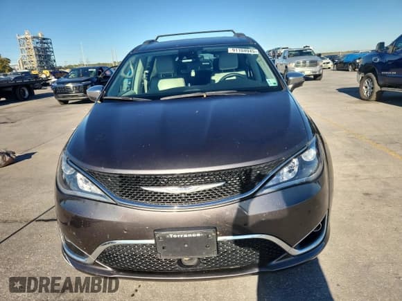 ✅ 2017 Chrysler Pacifica Limited • VIN: 2C4RC1GGXHR668736 • Lot: 91104045. Wystawiony na Copart z przebiegiem 114 865 mil. Bezpłatny archiwum sprzedaży aukcyjnych z USA i szczegółowy raport historii pojazdu na DreamBid. Zdjęcie 5.