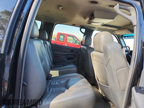 ✅ 2004 Chevrolet Suburban LT • VIN: 3GNFK16Z34G266492 • Lot: 90103875. Listed on Copart with 215,482 mi. Free auction sales archive from the USA and detailed vehicle history report at DreamBid. Image 11.