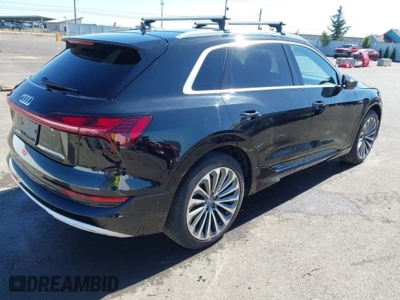 ✅ 2019 Audi e-tron Premium Plus • VIN: WA1LAAGEXKB021974 • Lot: 43271469. Listed on IAAI with 31,977 mi. Free auction sales archive from the USA and detailed vehicle history report at DreamBid. Image 4.