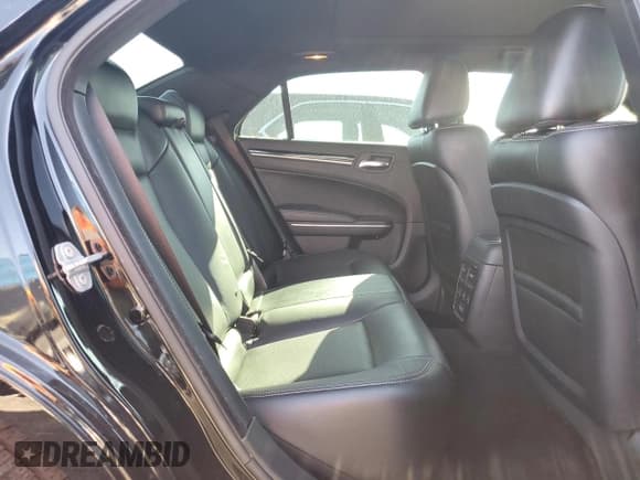 ✅ 2020 Chrysler 300 S • VIN: 2C3CCABT9LH175515 • Лот: 64881595. Опубликован ранее на Copart с пробегом 12 597 миль. Бесплатный доступ к архиву аукционных продаж из США и подробный отчёт об истории автомобиля на DreamBid. Изображение 10.