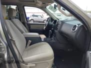 ✅ 2008 Ford Explorer XLT • VIN: 1FMEU73848UA87700 • Lot: 43144516. Wystawiony na IAAI z przebiegiem 120 367 mil. Bezpłatny archiwum sprzedaży aukcyjnych z USA i szczegółowy raport historii pojazdu na DreamBid. Zdjęcie 5.