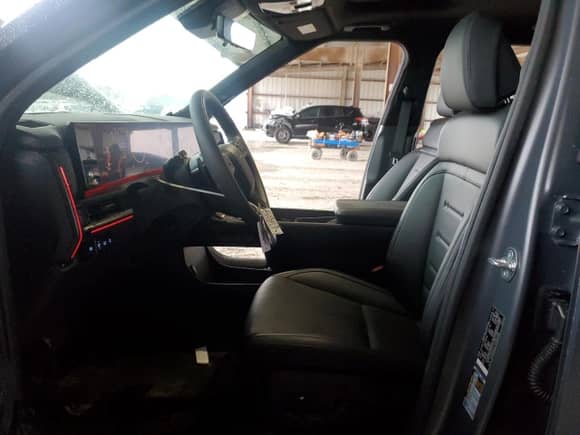 2024 Hyundai Santa Fe Calligraphy с VIN 5NMP54GL7RH066680, выставлен на аукционе Copart как лот 87844915 с пробегом 2 204 миль миль и Списание • Salvage title. История ставок и продаж доступна на DreamBid. Изображение 7.