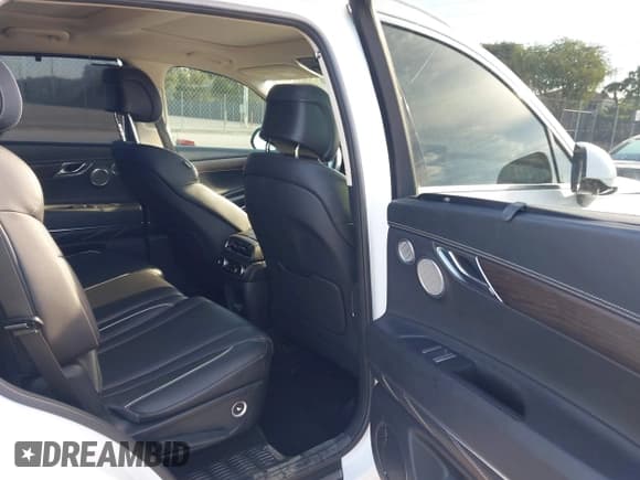 ✅ 2023 Genesis GV80 • VIN: KMUHCESCXPU106714 • Lot: 41899438. Wystawiony na IAAI z przebiegiem 35 750 mil. Bezpłatny archiwum sprzedaży aukcyjnych z USA i szczegółowy raport historii pojazdu na DreamBid. Zdjęcie 8.