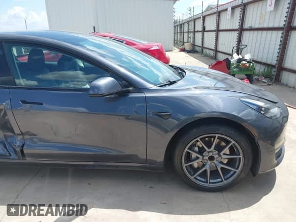 ✅ 2022 Tesla Model 3 • VIN: 5YJ3E1EA0NF206479 • Lot: 43176382. Wystawiony na IAAI z przebiegiem 56 793 mil. Bezpłatny archiwum sprzedaży aukcyjnych z USA i szczegółowy raport historii pojazdu na DreamBid. Zdjęcie 18.