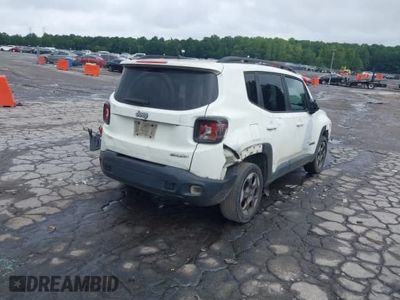 ✅ 2017 Jeep Renegade Sport • VIN: ZACCJAAB3HPF03639 • Lot: 42958021. Listed on IAAI with 201,963 mi. Free auction sales archive from the USA and detailed vehicle history report at DreamBid. Image 4.
