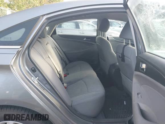 2012 Hyundai Sonata GLS z VIN 5NPEB4ACXCH401417, wystawiony jako IAAI lot #43445307 z przebiegiem 125 038 mil mil oraz . Historia ofert i sprzedaży dostępna na DreamBid. Obrazek 8.