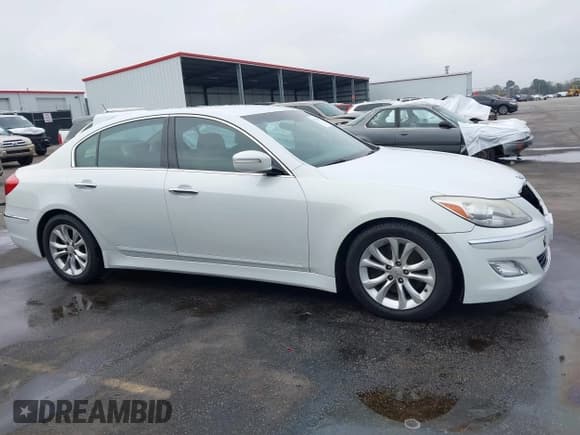 ✅ 2013 Hyundai Genesis 3.8L • VIN: KMHGC4DD7DU244152 • Lot: 43750491. Listed on IAAI with 185,089 mi. Free auction sales archive from the USA and detailed vehicle history report at DreamBid. Image 13.