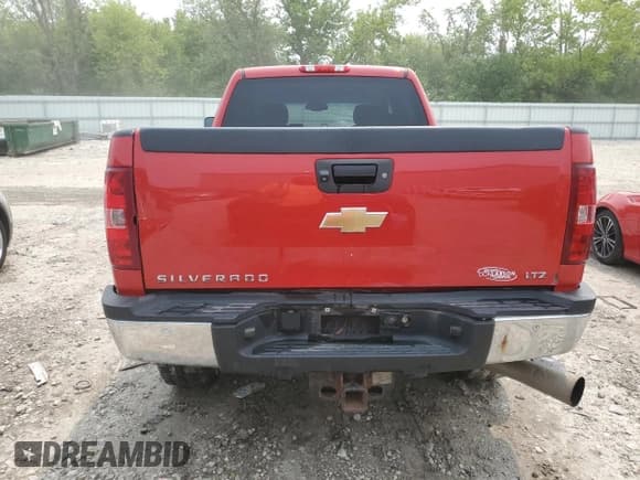 ✅ 2011 Chevrolet Silverado 2500HD LTZ • VIN: 1GC1KYC88BF223532 • Lot: 59141315. Listed on Copart with 243,733 mi. Free auction sales archive from the USA and detailed vehicle history report at DreamBid. Image 6.