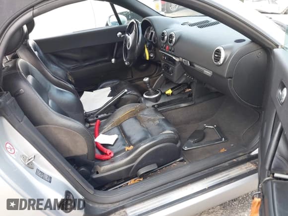 ✅ 2001 Audi TT • VIN: TRUUT28N711045507 • Lot: 43693409. Wystawiony na IAAI z przebiegiem 169 077 mil. Bezpłatny archiwum sprzedaży aukcyjnych z USA i szczegółowy raport historii pojazdu na DreamBid. Zdjęcie 5.