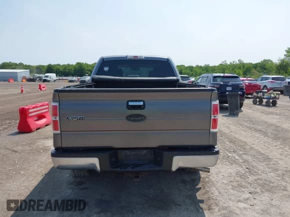 ✅ 2010 Ford F-150 XL • VIN: 1FTFW1E86AFC82950 • Lot: 42365747. Wystawiony na IAAI z przebiegiem 140 833 mil. Bezpłatny archiwum sprzedaży aukcyjnych z USA i szczegółowy raport historii pojazdu na DreamBid. Zdjęcie 16.