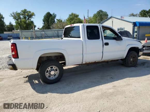 ✅ 2006 Chevrolet Silverado 2500HD Work Truck • VIN: 1GCHK29UX6E129048 • Lot: 71828374. Wystawiony na Copart z przebiegiem 287 119 mil. Bezpłatny archiwum sprzedaży aukcyjnych z USA i szczegółowy raport historii pojazdu na DreamBid. Zdjęcie 3.