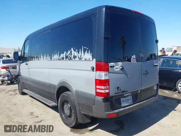 ✅ 2012 Mercedes-Benz Sprinter Passenger • VIN: WDZPE7CC1C5646024 • Lot: 42619520. Wystawiony na IAAI z przebiegiem 322 684 mil. Bezpłatny archiwum sprzedaży aukcyjnych z USA i szczegółowy raport historii pojazdu na DreamBid. Zdjęcie 3.
