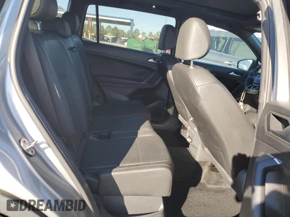 ✅ 2020 Volkswagen Tiguan SE • VIN: 3VV2B7AXXLM144388 • Lot: 90722475. Wystawiony na Copart z przebiegiem 59 612 mil. Bezpłatny archiwum sprzedaży aukcyjnych z USA i szczegółowy raport historii pojazdu na DreamBid. Zdjęcie 11.