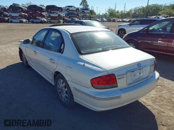 2004 Hyundai Sonata GLS z VIN KMHWF35H34A971076, wystawiony jako IAAI lot #41817272 z przebiegiem 125 278 mil mil oraz . Historia ofert i sprzedaży dostępna na DreamBid. Obrazek 3.