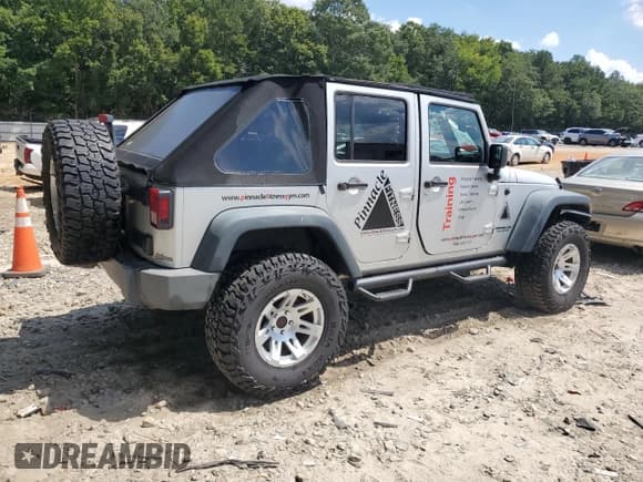 ✅ 2009 Jeep Wrangler Unlimited X • VIN: 1J4GA391X9L786887 • Lot: 70853675. Wystawiony na Copart z przebiegiem 130 403 mil. Bezpłatny archiwum sprzedaży aukcyjnych z USA i szczegółowy raport historii pojazdu na DreamBid. Zdjęcie 3.