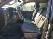 ✅ 2019 Chevrolet Silverado 1500 Custom • VIN: 1GCRYBEH3KZ361893 • Lot: 71166855. Wystawiony na Copart z przebiegiem Nie podano. Bezpłatny archiwum sprzedaży aukcyjnych z USA i szczegółowy raport historii pojazdu na DreamBid. Zdjęcie 7.