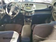 ✅ 2010 Toyota RAV4 Sport • VIN: 2T3WK4DV3AW007961 • Lot: 95185575. Wystawiony na Copart z przebiegiem 149 506 mil. Bezpłatny archiwum sprzedaży aukcyjnych z USA i szczegółowy raport historii pojazdu na DreamBid. Zdjęcie 8.