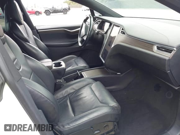 ✅ 2016 Tesla Model X 70D • VIN: 5YJXCBE29GF020108 • Lot: 42420858. Wystawiony na IAAI z przebiegiem 89 556 mil. Bezpłatny archiwum sprzedaży aukcyjnych z USA i szczegółowy raport historii pojazdu na DreamBid. Zdjęcie 5.