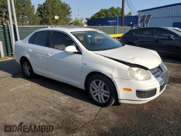 ✅ 2007 Volkswagen Jetta Wolfsburg Edition • VIN: 3VWEF81K37M067344 • Лот: 68866265. Опубликован ранее на Copart с пробегом 122 228 миль. Бесплатный доступ к архиву аукционных продаж из США и подробный отчёт об истории автомобиля на DreamBid. Изображение 4.