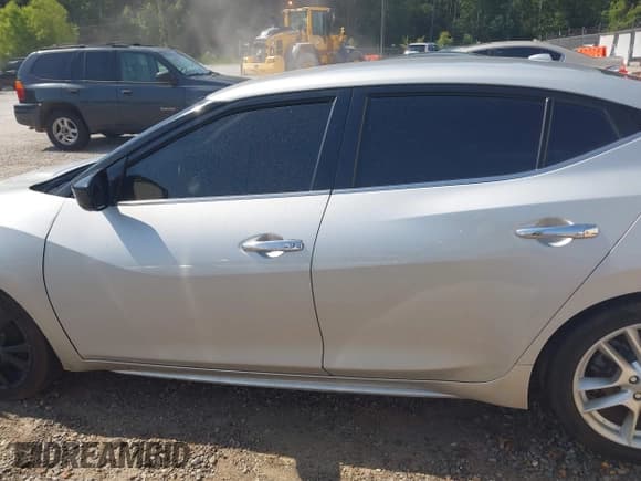 ✅ 2017 Nissan Maxima SL • VIN: 1N4AA6AP2HC376117 • Lot: 42596425. Listed on IAAI with 112,227 mi. Free auction sales archive from the USA and detailed vehicle history report at DreamBid. Image 14.