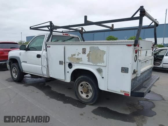 ✅ 2003 Chevrolet Silverado 2500HD Work Truck • VIN: 1GCHC24U73Z165045 • Lot: 42118541. Wystawiony na IAAI z przebiegiem 242 456 mil. Bezpłatny archiwum sprzedaży aukcyjnych z USA i szczegółowy raport historii pojazdu na DreamBid. Zdjęcie 3.