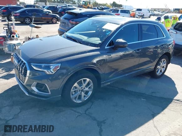 ✅ 2024 Audi Q3 Premium • VIN: WA1AUCF35R1106344 • Lot: 43438422. Wystawiony na IAAI z przebiegiem 12 267 mil. Bezpłatny archiwum sprzedaży aukcyjnych z USA i szczegółowy raport historii pojazdu na DreamBid. Zdjęcie 2.
