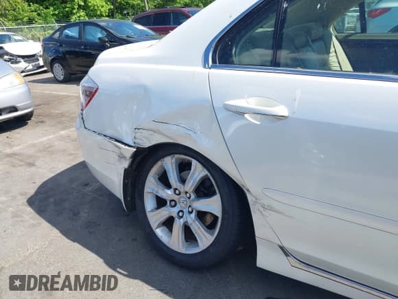 ✅ 2010 Acura RL Technology • VIN: JH4KB2F65AC002772 • Lot: 39307769. Wystawiony na IAAI z przebiegiem 205 870 mil. Bezpłatny archiwum sprzedaży aukcyjnych z USA i szczegółowy raport historii pojazdu na DreamBid. Zdjęcie 6.