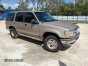✅ 1997 Ford Explorer XL • VIN: 1FMDU32E8VUD18279 • Lot: 48486705. Wystawiony na Copart z przebiegiem 235 999 mil. Bezpłatny archiwum sprzedaży aukcyjnych z USA i szczegółowy raport historii pojazdu na DreamBid. Zdjęcie 4.