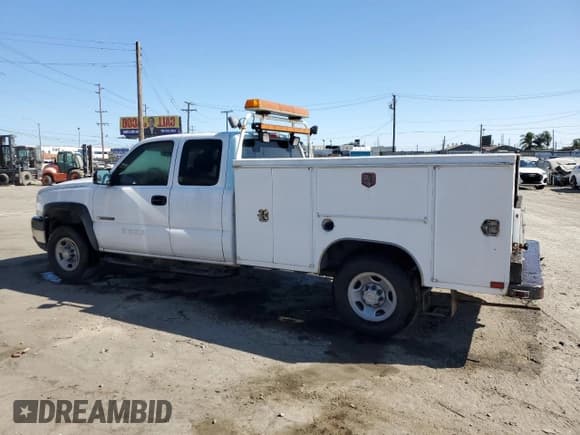 ✅ 2006 Chevrolet Silverado 1500 • VIN: 1GBHC29U16E253470 • Лот: 60060335. Опубликован ранее на Copart с пробегом 131 617 миль. Бесплатный доступ к архиву аукционных продаж из США и подробный отчёт об истории автомобиля на DreamBid. Изображение 2.