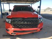 ✅ 2022 Ram 1500 Big Horn • VIN: 1C6RREBTXNN260585 • Lot: 81964975. Wystawiony na Copart z przebiegiem 78 402 mil. Bezpłatny archiwum sprzedaży aukcyjnych z USA i szczegółowy raport historii pojazdu na DreamBid. Zdjęcie 5.