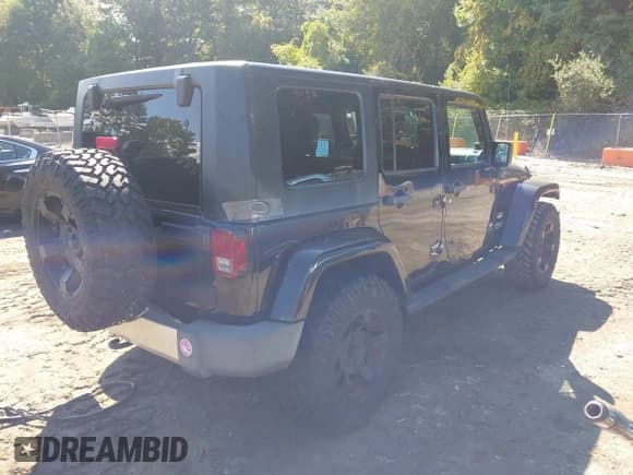 ✅ 2008 Jeep Wrangler Unlimited Sahara • VIN: 1J8GA59148L577444 • Lot: 43231472. Listed on IAAI with 292,511 mi. Free auction sales archive from the USA and detailed vehicle history report at DreamBid. Image 4.