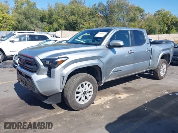 ✅ 2025 Toyota Tacoma SR5 • VIN: 3TMLB5JNXSM119298 • Lot: 43345761. Wystawiony na IAAI z przebiegiem 6 252 mil. Bezpłatny archiwum sprzedaży aukcyjnych z USA i szczegółowy raport historii pojazdu na DreamBid. Zdjęcie 2.