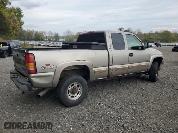 ✅ 2002 Chevrolet Silverado 2500HD LS • VIN: 1GCHK29U62E267096 • Lot: 85281645. Wystawiony na Copart z przebiegiem 171 847 mil. Bezpłatny archiwum sprzedaży aukcyjnych z USA i szczegółowy raport historii pojazdu na DreamBid. Zdjęcie 3.