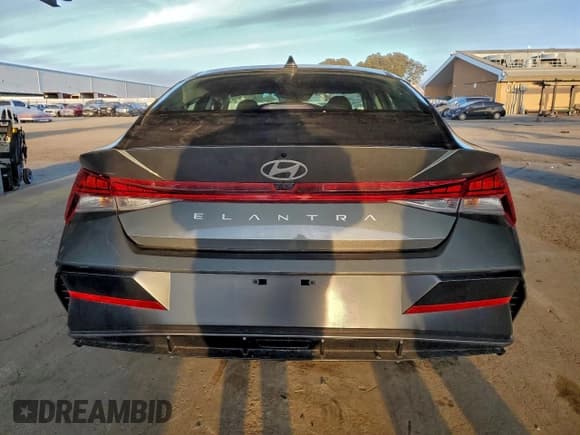 ✅ 2025 Hyundai Elantra SEL Convenience • VIN: KMHLS4DG7SU004950 • Lot: 95541695. Wystawiony na Copart z przebiegiem 7 886 mil. Bezpłatny archiwum sprzedaży aukcyjnych z USA i szczegółowy raport historii pojazdu na DreamBid. Zdjęcie 6.