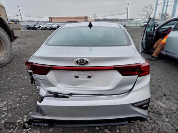 ✅ 2019 Kia Forte LXS • VIN: 3KPF24AD9KE102467 • Lot: 94239745. Wystawiony na Copart z przebiegiem 20 841 mil. Bezpłatny archiwum sprzedaży aukcyjnych z USA i szczegółowy raport historii pojazdu na DreamBid. Zdjęcie 6.