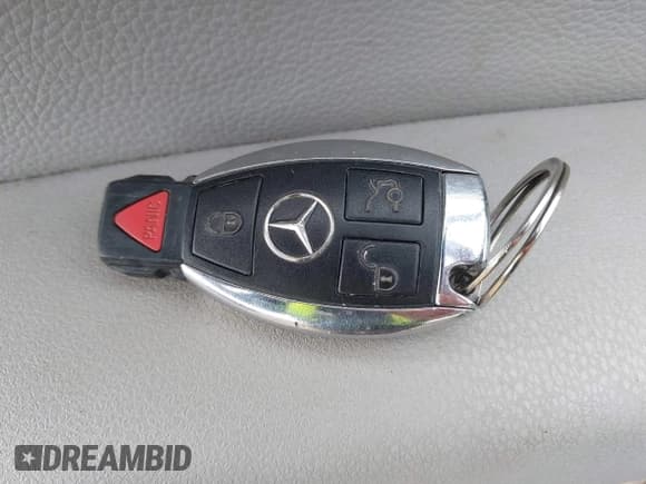 ✅ 2012 Mercedes-Benz C 300 Sport • VIN: WDDGF8BB5CR225904 • Lot: 43010982. Wystawiony na IAAI z przebiegiem 90 115 mil. Bezpłatny archiwum sprzedaży aukcyjnych z USA i szczegółowy raport historii pojazdu na DreamBid. Zdjęcie 11.