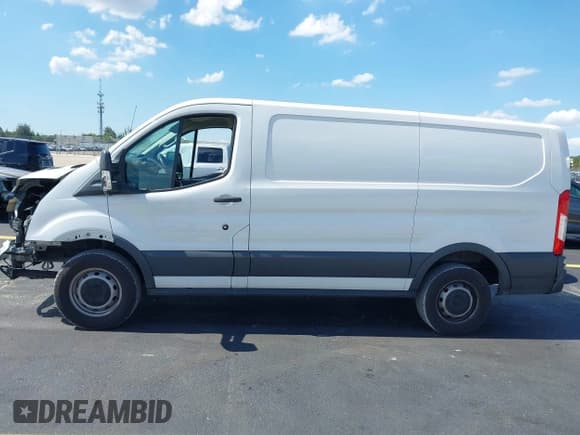 ✅ 2018 Ford Transit • VIN: 1FTYR1YM4JKB29869 • Lot: 42263769. Wystawiony na IAAI z przebiegiem 138 479 mil. Bezpłatny archiwum sprzedaży aukcyjnych z USA i szczegółowy raport historii pojazdu na DreamBid. Zdjęcie 15.