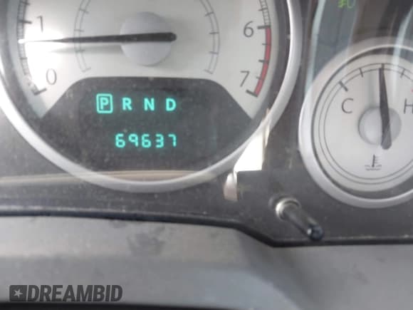 ✅ 2010 Chrysler Town & Country Limited • VIN: 2A4RR7DX9AR427885 • Lot: 40721930. Wystawiony na IAAI z przebiegiem 69 637 mil. Bezpłatny archiwum sprzedaży aukcyjnych z USA i szczegółowy raport historii pojazdu na DreamBid. Zdjęcie 15.