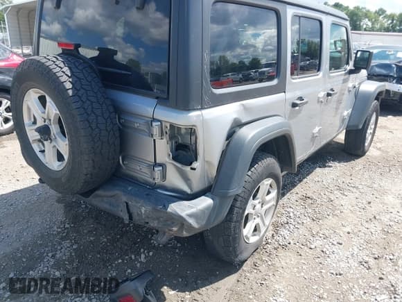 ✅ 2020 Jeep Wrangler Unlimited Sport S • VIN: 1C4HJXDN2LW160395 • Lot: 42977253. Wystawiony na IAAI z przebiegiem 112 073 mil. Bezpłatny archiwum sprzedaży aukcyjnych z USA i szczegółowy raport historii pojazdu na DreamBid. Zdjęcie 6.