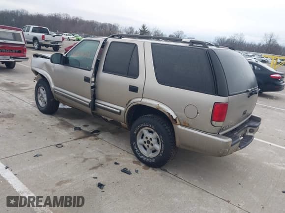 ✅ 2000 Chevrolet Blazer LT • VIN: 1GNDT13W3Y2367500 • Lot: 41617129. Wystawiony na IAAI z przebiegiem 205 794 mil. Bezpłatny archiwum sprzedaży aukcyjnych z USA i szczegółowy raport historii pojazdu na DreamBid. Zdjęcie 3.