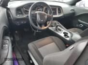 ✅ 2023 Dodge Challenger SXT • VIN: 2C3CDZGG8PH649578 • Lot: 47873145. Wystawiony na Copart z przebiegiem 12 641 mil. Bezpłatny archiwum sprzedaży aukcyjnych z USA i szczegółowy raport historii pojazdu na DreamBid. Zdjęcie 8.